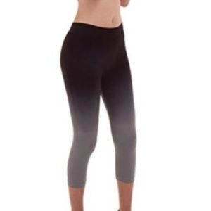 Zaney Threads Ombré Capri Leggings